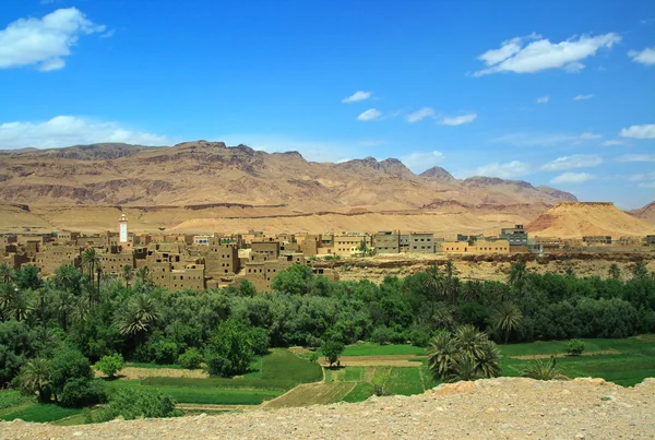 Byn bland marockanska kullar — Stockfoto
