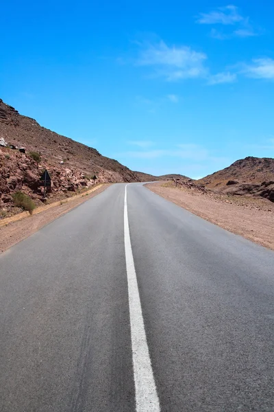 stock image Empty road up the mountain pass