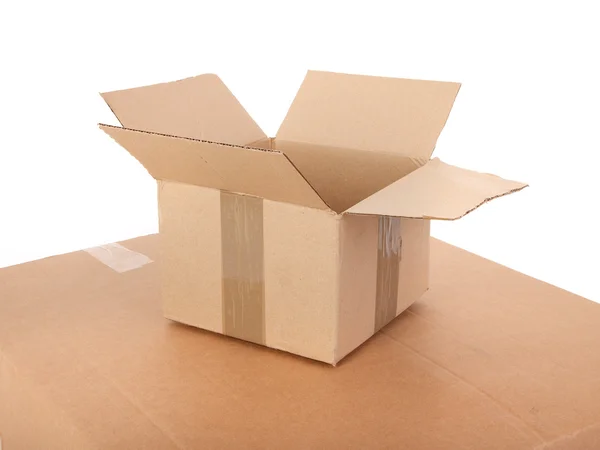 Pequena caixa de papelão aberta — Fotografia de Stock