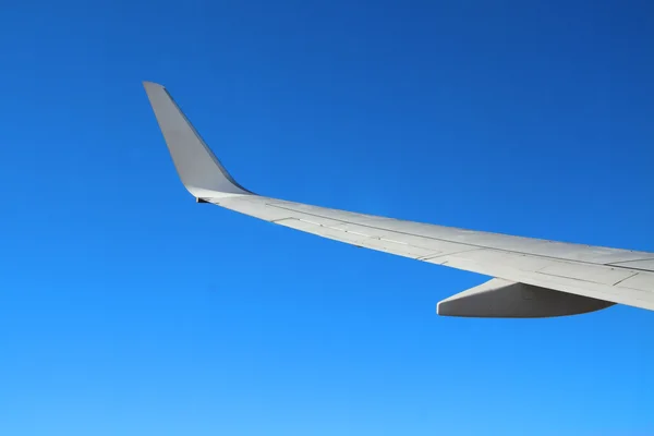 Vleugel van een vliegtuig — Stockfoto