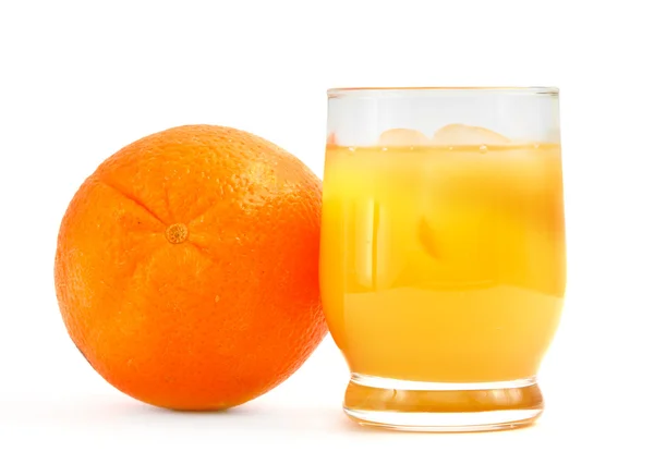 Frisch gepresster Orangensaft — Stockfoto