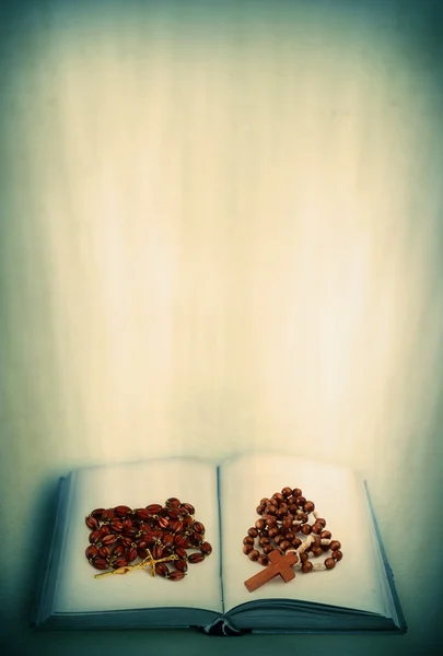 Open holy book and rosary — Stock Photo, Image