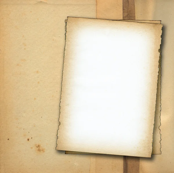 Kirli bir arka plana dayanır kağıt parçaları — Stok fotoğraf