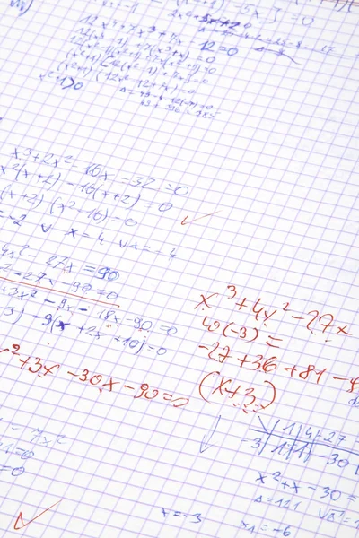 Cálculos matemáticos escritos à mão — Fotografia de Stock