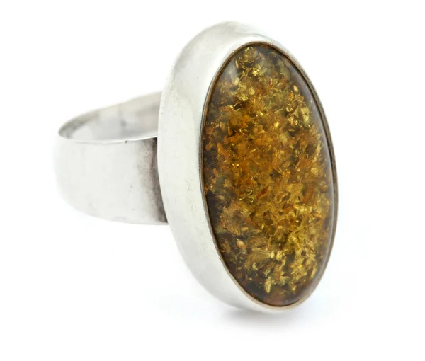 Серебряное кольцо с янтарем — стоковое фото