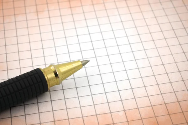 Кончик ручки и бумага — стоковое фото