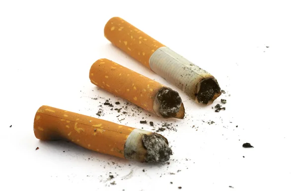 Três pontas de cigarro — Fotografia de Stock