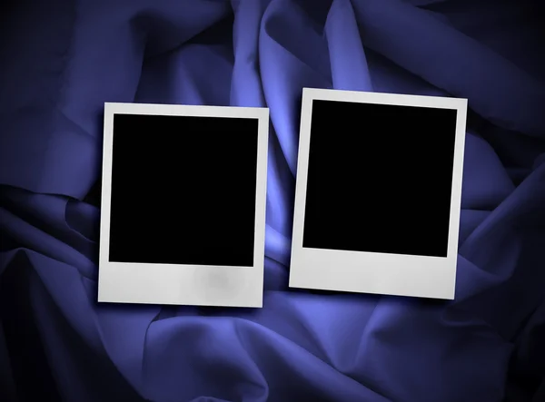 Twee fotoframes op satijn — Stockfoto