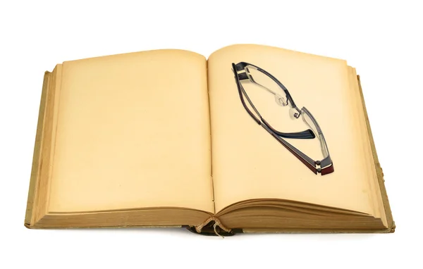 Vecchio libro con occhiali — Foto Stock