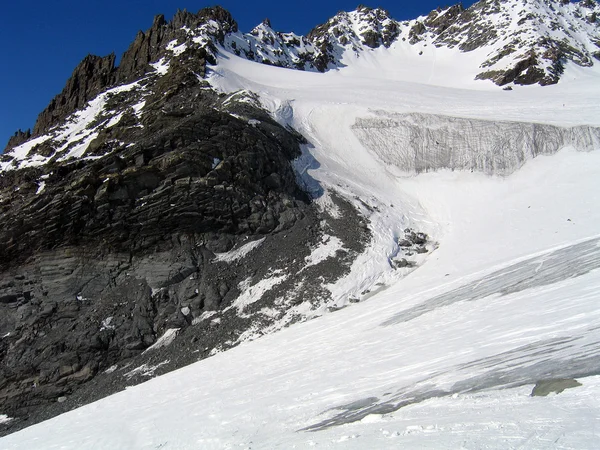 Gletschereislawine mit Moräne — Stockfoto