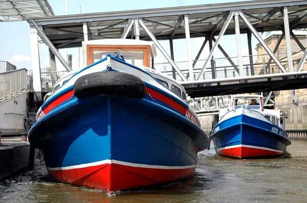 Proa de una barcaza —  Fotos de Stock