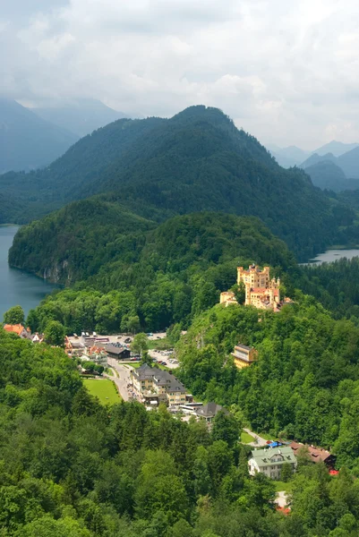 Castillo de Hohenschwangau en los Alpes alemanes — Foto de Stock