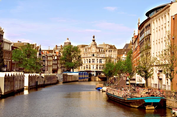 Amsterdam kanál a architektura — Stock fotografie