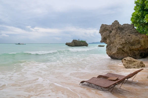 Dvě plážová bedsn na pláži — Stock fotografie