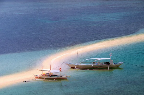 Две лодки на берегу — стоковое фото