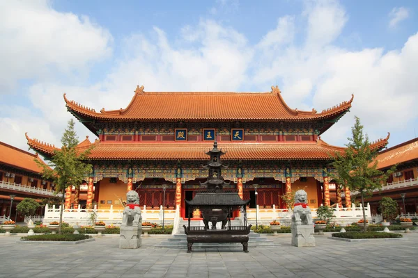 Здание китайского буддизма — стоковое фото
