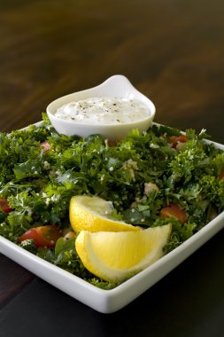 Tabbouleh salata sosu ile