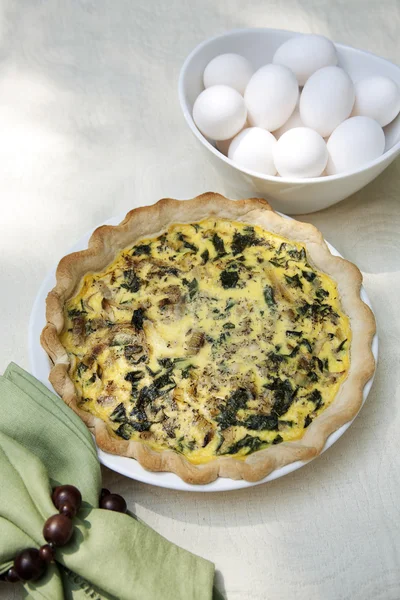Spinach Quiche with Bowl of Eggs — Stock Photo, Image