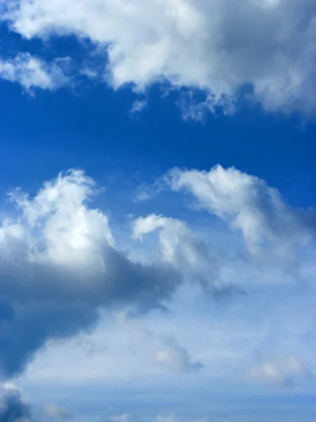 Słoneczne niebo — Zdjęcie stockowe