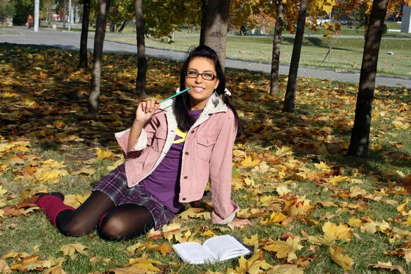 Funny college girl studying — Stock Photo, Image