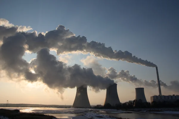 Blick auf Kohlekraftwerke — Stockfoto