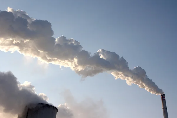 Vista dos vapores da central a carvão — Fotografia de Stock