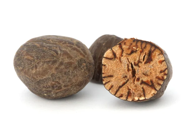Whole and cut nutmeg closeup — Stock Photo, Image
