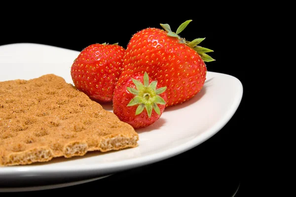 stock image White plate with trawberry and cracker