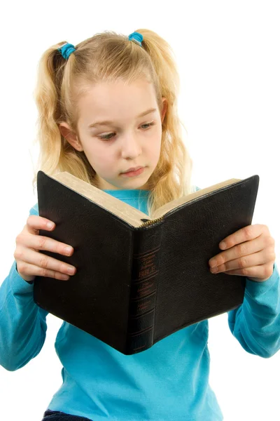 小女孩正在读圣经 》 — 图库照片