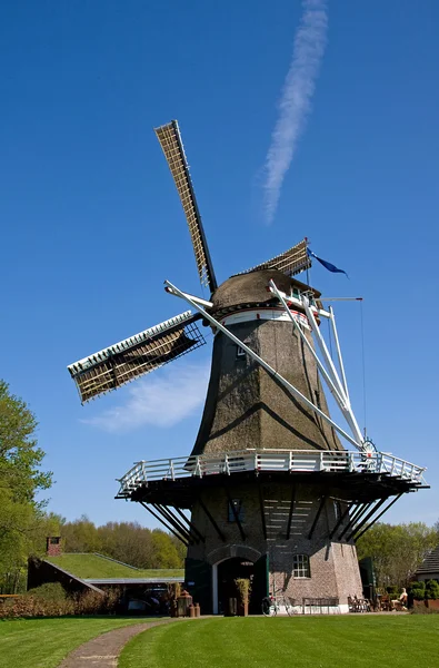 Holandský větrný mlýn — Stock fotografie