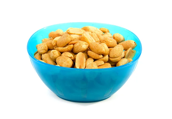 Blaue Schüssel mit gesalzenen Erdnüssen — Stockfoto