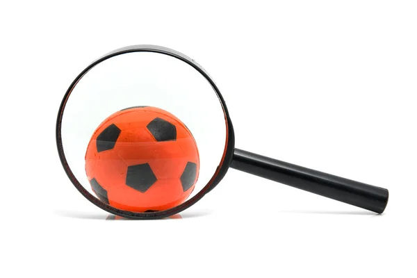 Futbol topu olan siyah Büyüteç — Stok fotoğraf