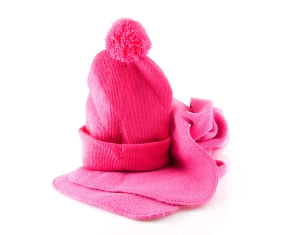 หมวกฤดูหนาวสีชมพูอบอุ่นกับผ้าพันคอ — ภาพถ่ายสต็อก