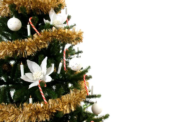 Weihnachtsbaum mit Luftschlangen und Lichtern — Stockfoto