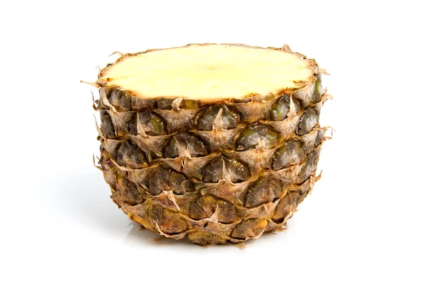 Halbe Ananas — Stockfoto