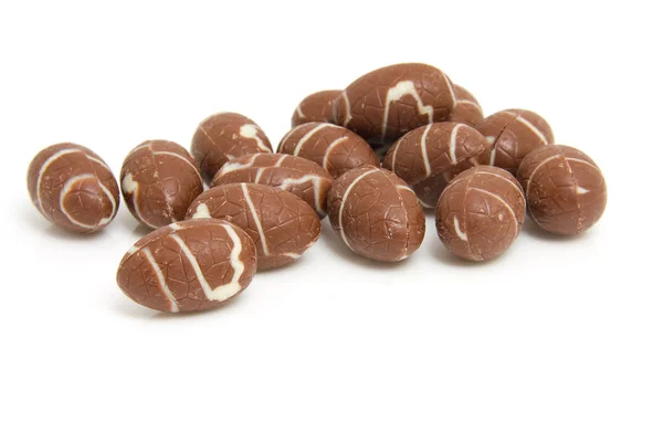 Куча шоколадных пасхальных яиц — стоковое фото