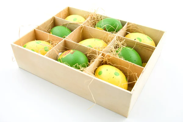 Devět malovaná velikonoční vajíčka v krabici — Stock fotografie
