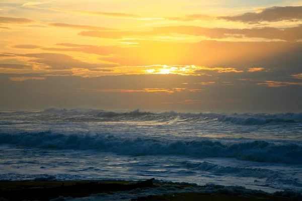 O mar e o pôr do sol — Fotografia de Stock
