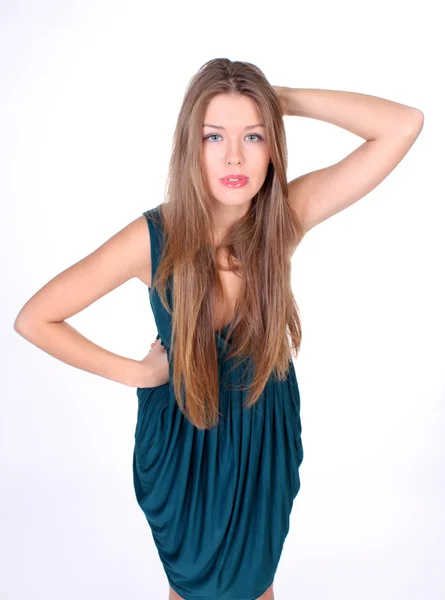 Jovem menina de cabelos longos no vestido — Fotografia de Stock