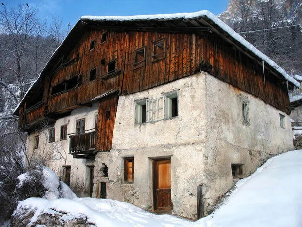 stock image Abandoned house in snow.