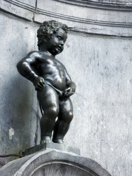 Пісяючий хлопчик в Брюсселі. — стокове фото