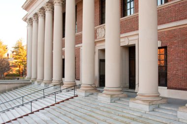 Harvard Kütüphane giriş ve merdiven