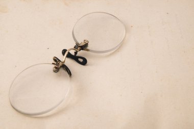 Old glasses clipart