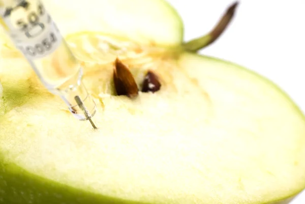 Sliced green apple injected with chemica — Stock Photo, Image