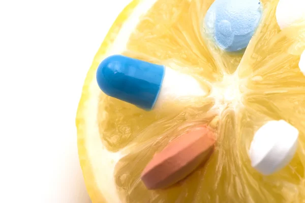 Pillole e frutta — Foto Stock