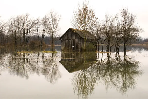 홍수가 헛간 스톡 사진