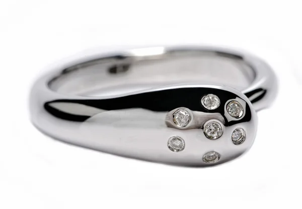 Ezüst gyűrű gyémántokkal — Stock Fotó