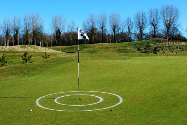 Pole golfowe — Zdjęcie stockowe