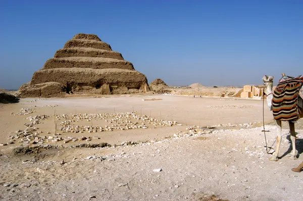 Starożytnej piramidy schodkowej Dżesera (Zoser) — Zdjęcie stockowe