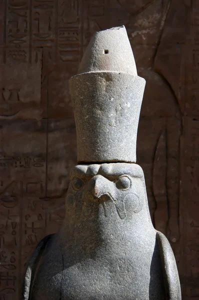 Posąg Boga Horusa — Zdjęcie stockowe